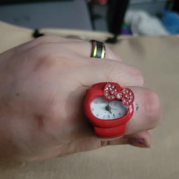 Hello Kitty red & crystal bow watch ring - Picture 4 of 6